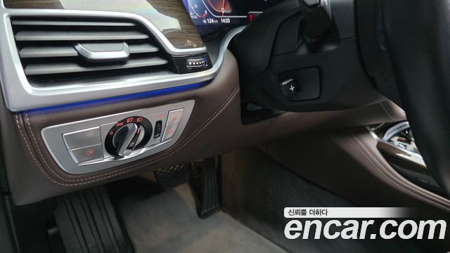 BMW 7-Series 2022 — photo 27