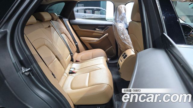 Jaguar F-PACE 2021 — photo 17