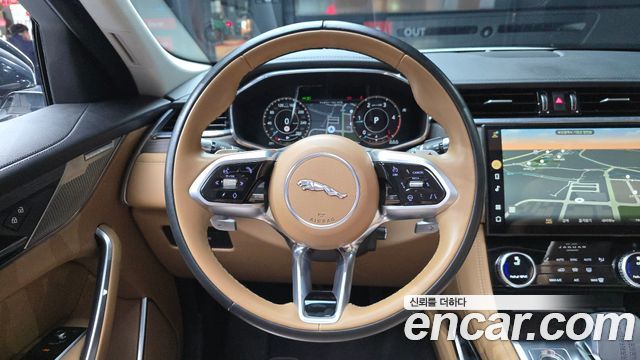 Jaguar F-PACE 2021 — photo 19
