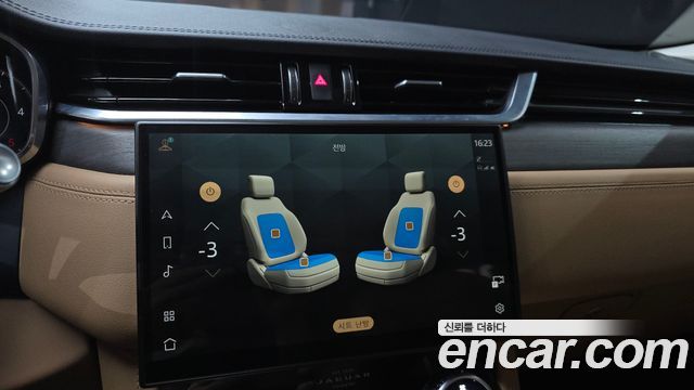 Jaguar F-PACE 2021 — photo 22