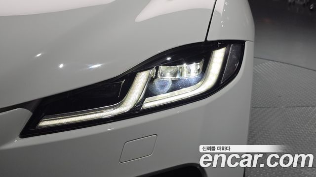 Jaguar F-PACE 2021 — photo 8