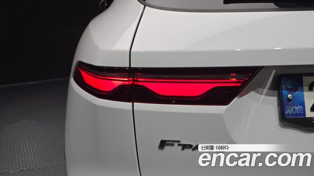 Jaguar F-PACE 2021 — photo 9