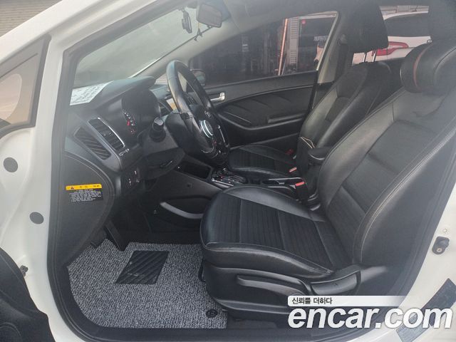 Kia K3 2016 — photo 8