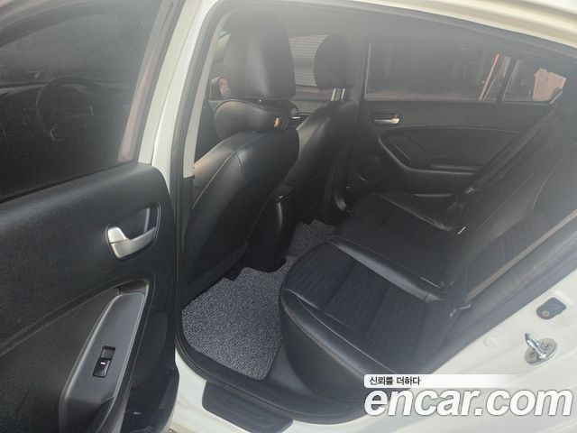 Kia K3 2016 — photo 9
