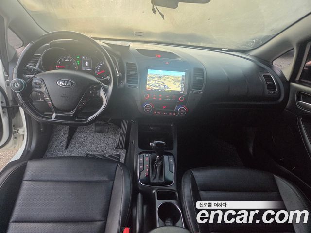 Kia K3 2016 — photo 10