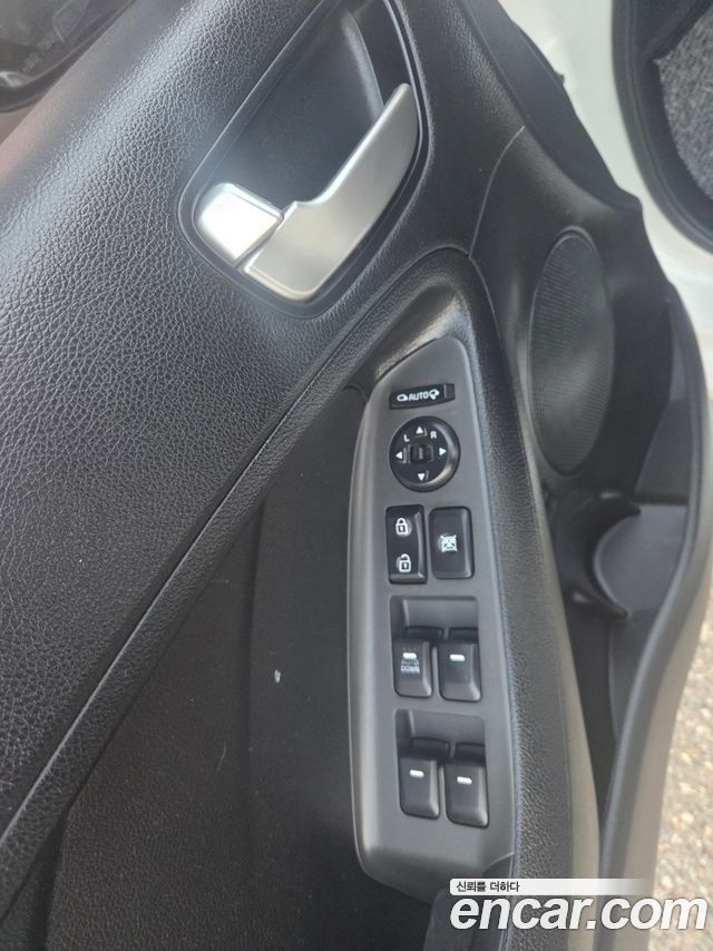 Kia K3 2016 — photo 11