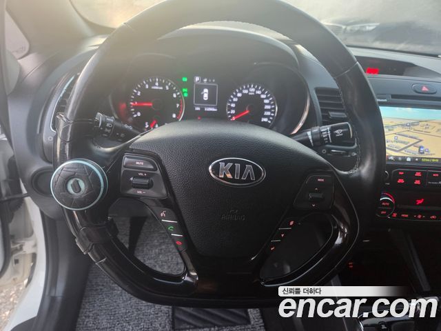 Kia K3 2016 — photo 17