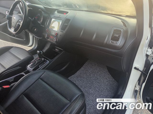 Kia K3 2016 — photo 18