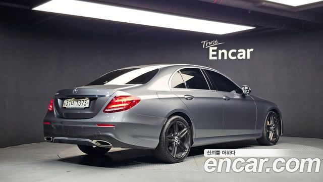 Mercedes-Benz E-Class 2019 — photo 2