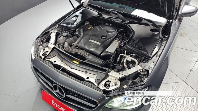 Mercedes-Benz E-Class 2019 — photo 6