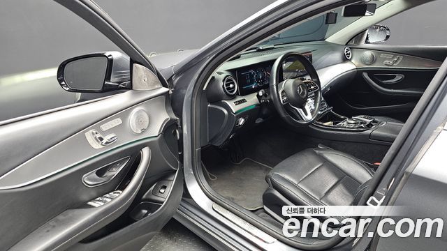 Mercedes-Benz E-Class 2019 — photo 10