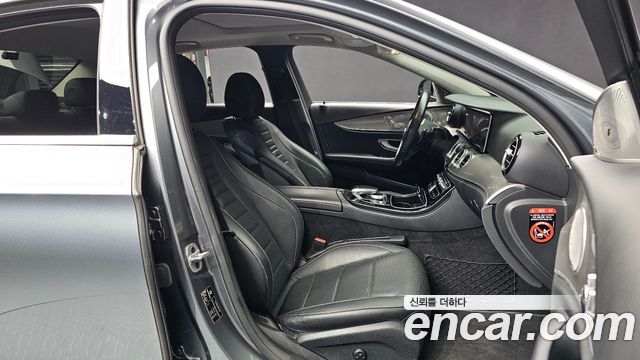 Mercedes-Benz E-Class 2019 — photo 12