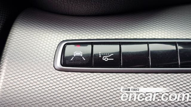 Mercedes-Benz E-Class 2019 — photo 18