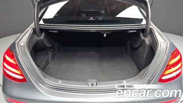 Mercedes-Benz E-Class 2019 — photo 20
