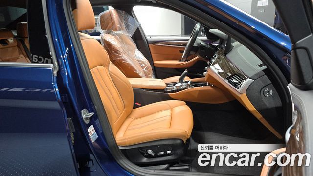 BMW 5-Series 2021 — photo 18