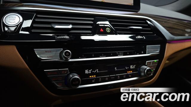 BMW 5-Series 2021 — photo 25