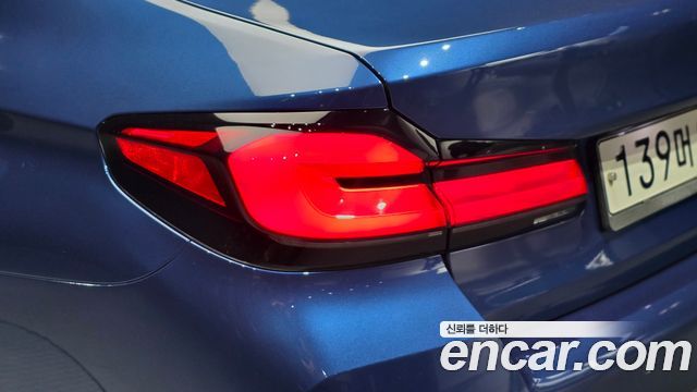 BMW 5-Series 2021 — photo 9