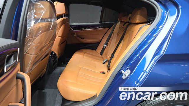 BMW 5-Series 2021 — photo 16