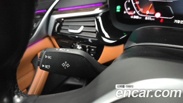 BMW 5-Series 2021 — photo 29