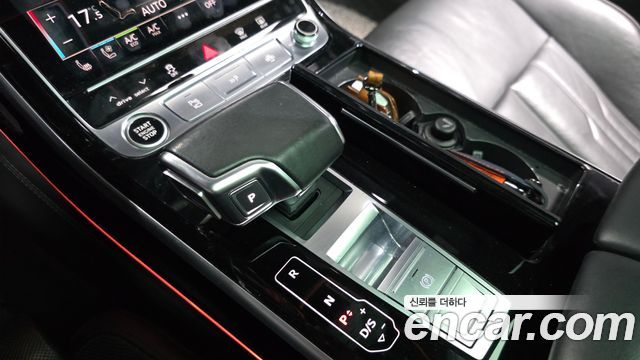 Audi A8 2021 — photo 9