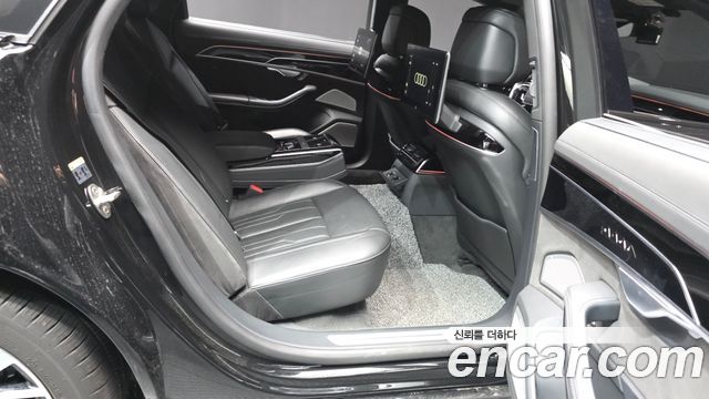 Audi A8 2021 — photo 12