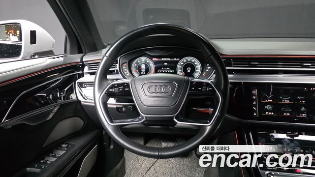 Audi A8 2021 — photo 13