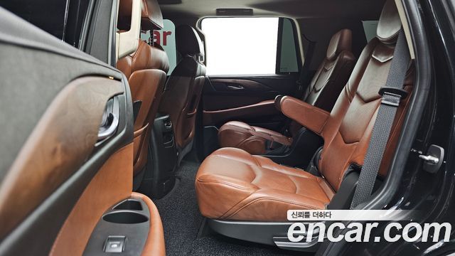 Cadillac Escalade 2019 — photo 17