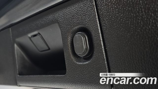 Cadillac Escalade 2019 — photo 25