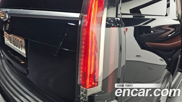Cadillac Escalade 2019 — photo 9