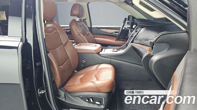 Cadillac Escalade 2019 — photo 16