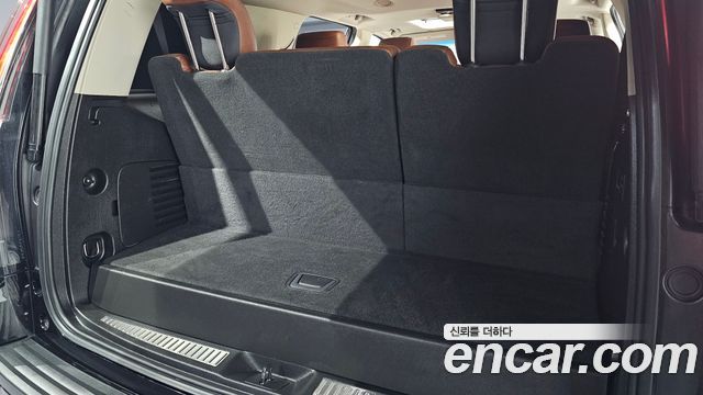Cadillac Escalade 2019 — photo 28