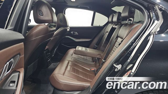 BMW 3-Series 2019 — photo 17