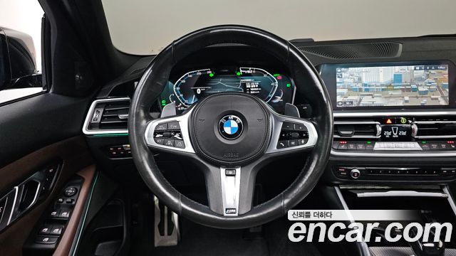 BMW 3-Series 2019 — photo 18