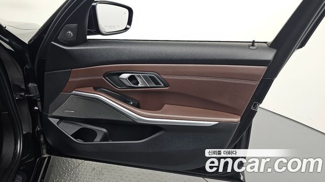 BMW 3-Series 2019 — photo 14
