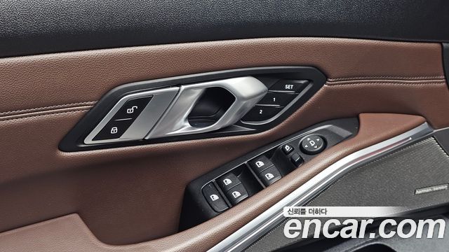 BMW 3-Series 2019 — photo 28