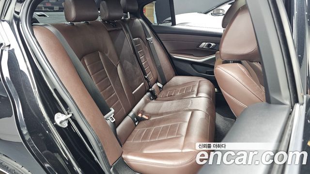 BMW 3-Series 2019 — photo 29