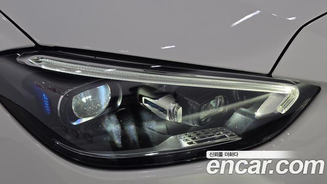 Mercedes-Benz C-Class 2024 — photo 8