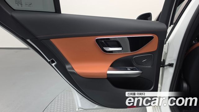 Mercedes-Benz C-Class 2024 — photo 15