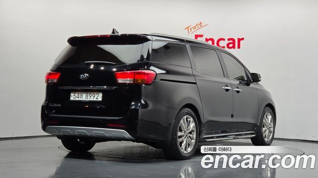 Kia Canival 2015 — photo 2