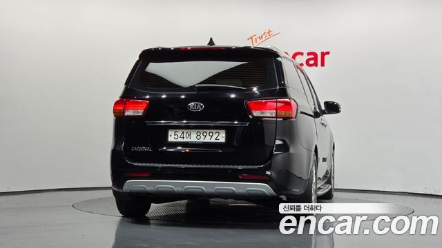Kia Canival 2015 — photo 4