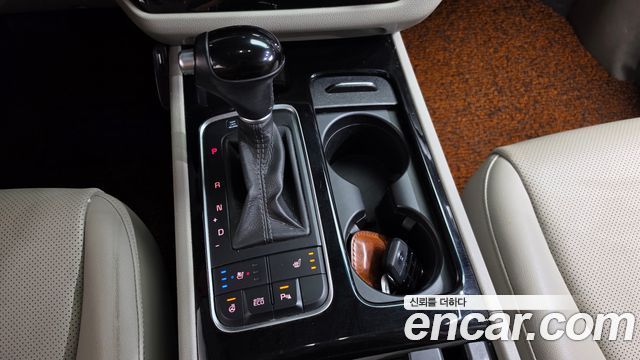 Kia Canival 2015 — photo 12