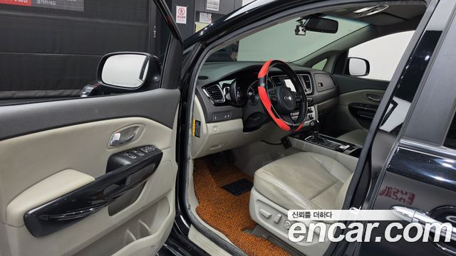 Kia Canival 2015 — photo 13