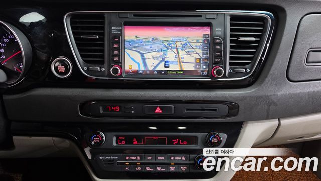 Kia Canival 2015 — photo 19