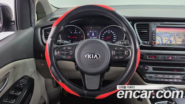 Kia Canival 2015 — photo 20