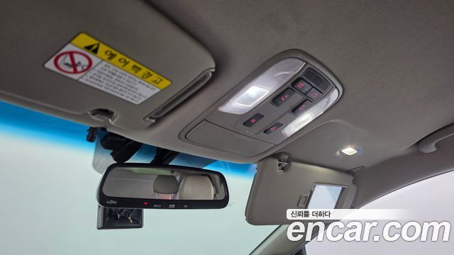 Kia Canival 2015 — photo 21