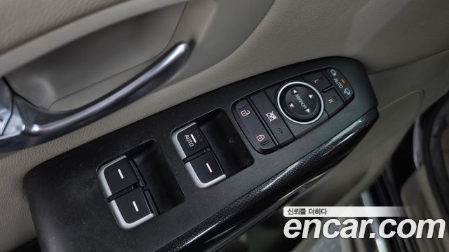 Kia Canival 2015 — photo 25