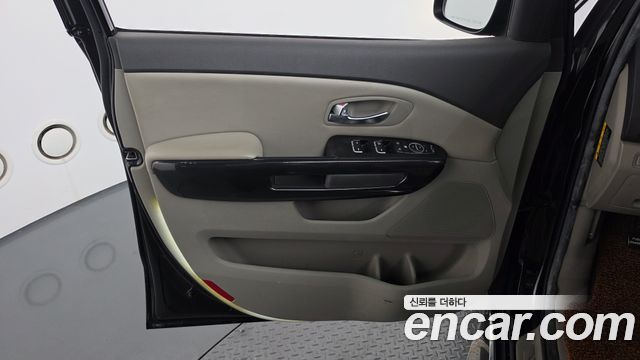 Kia Canival 2015 — photo 14