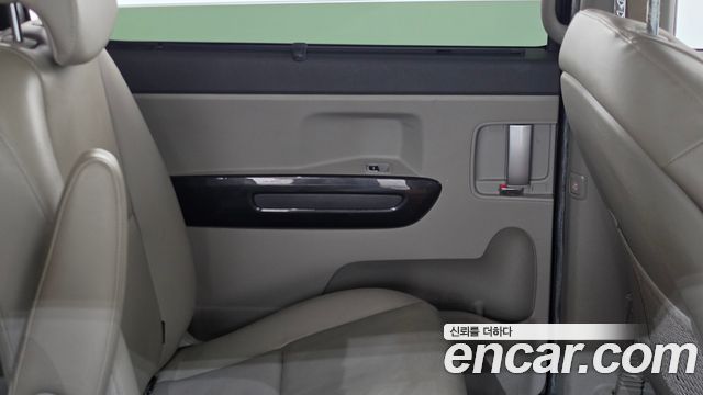 Kia Canival 2015 — photo 15