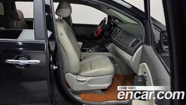 Kia Canival 2015 — photo 16