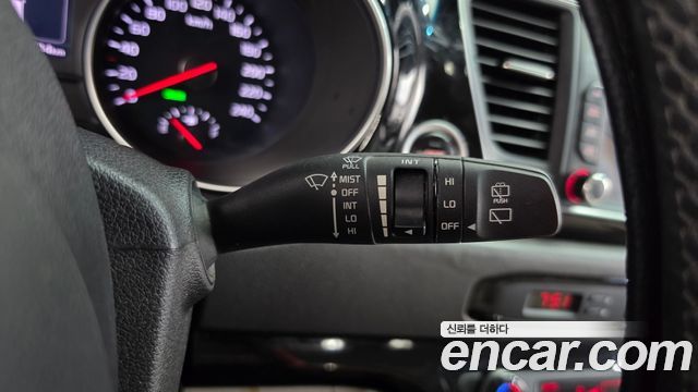 Kia Canival 2015 — photo 28